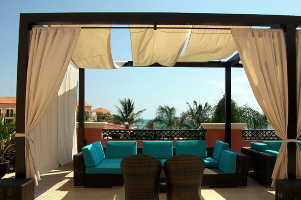 Tám Chất Liệu Không Thể Bỏ Qua Giúp Nâng Tầm Không Gian Ngoài Trời Của Bạn